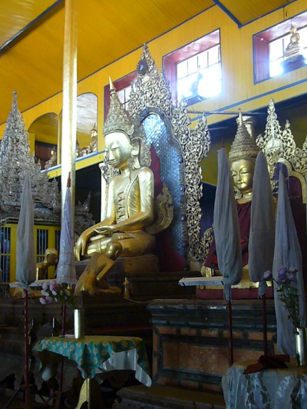 Travel - Myanmar - Inle Lake - First Boat Trip - Canal-side life